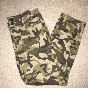 G.I.L.I. Camouflage Slim Leg NEVER WORN